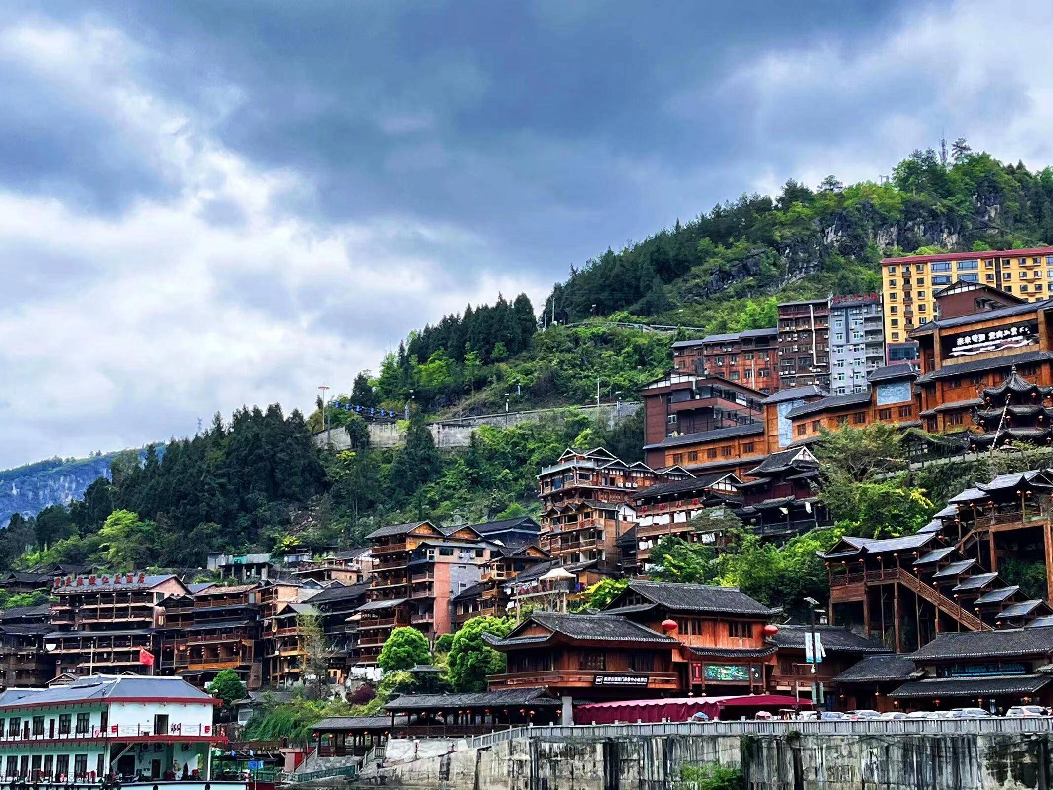 景点洪崖洞重庆洪崖洞游玩攻略凯发K8登录入口重庆旅行必去(图2)