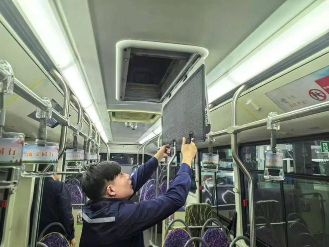 定能坐上凉爽的公交车原因是……K8凯发集团天气逐步变热但您一(图2)