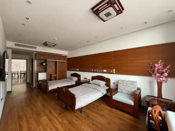 务更全面？光大汇晨配定制营养餐太保家园精于失能老人照护凯发·k8国际2026最新！定制营养与失能照护何处服(图4)